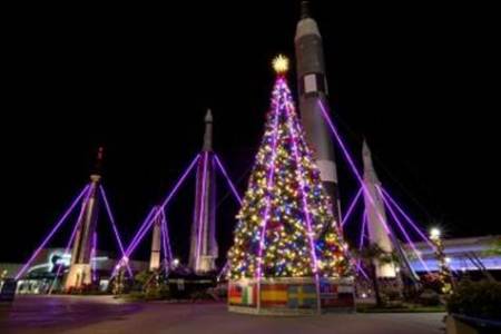 Kennedy Space Center Visitor Complex is treating guests to an out-of-this-world holiday experience with an all new Holiday Rocket Garden Light Show, part of the attraction’s annual “Holidays in Space” celebration. 